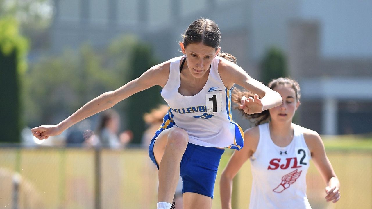 Kellenberg's Kathleen Healy breaks through with steeplechase win at