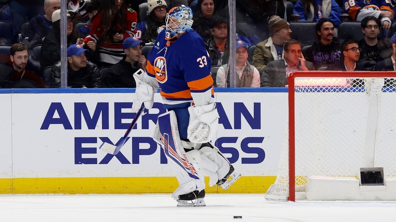 Islanders fall to Chicago behind leaky defense, David Rittich pulled