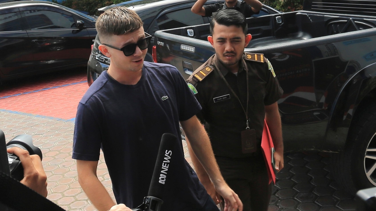 Indonesia set to deport Australian surfer jailed for drunken rampage in conservative province - Vimarsana News
