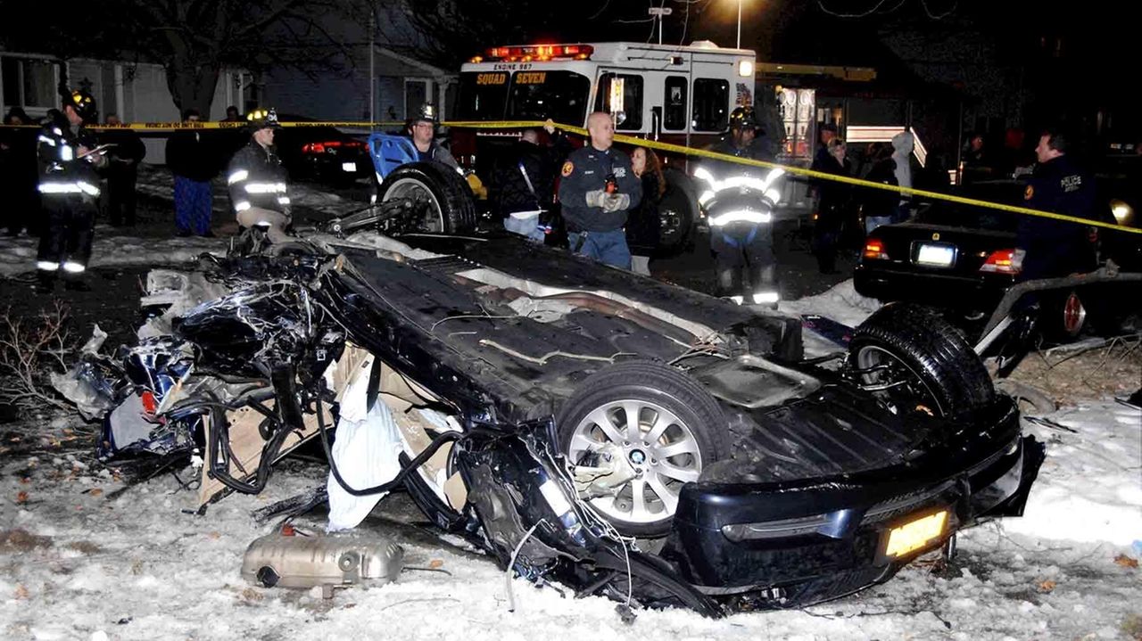 Cops 1 teen killed in 2car Westbury crash Newsday