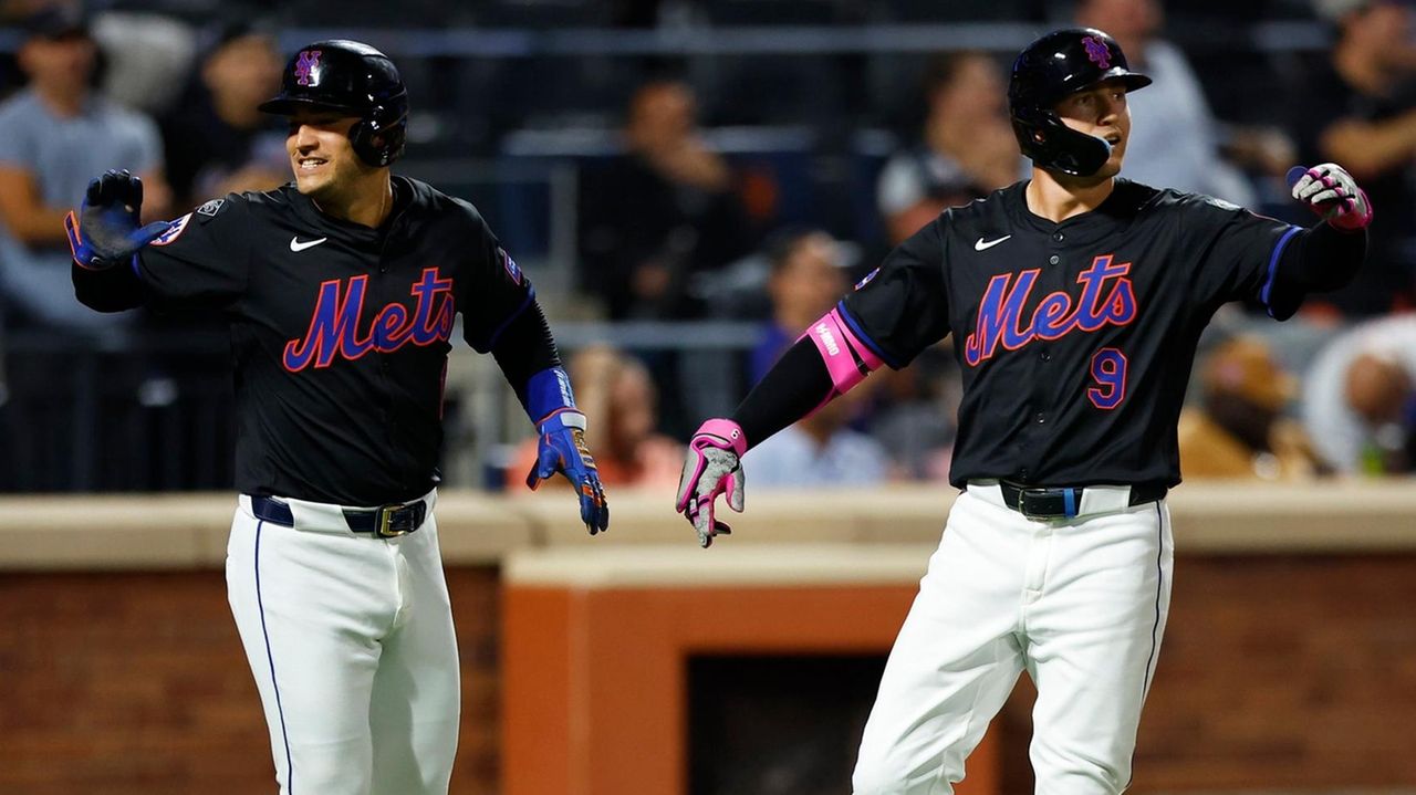 Mets hit four home runs and shock Phillies to fourth straight win