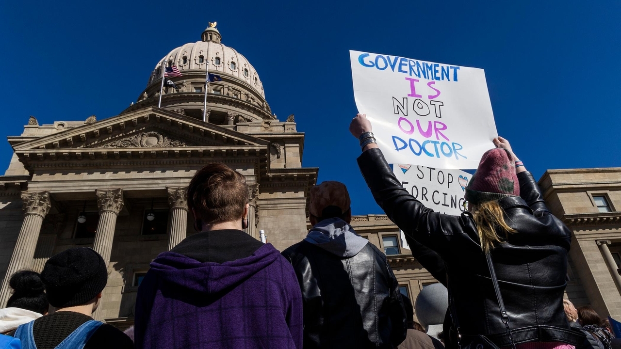 Idaho's ban on youth gender-affirming care has families desperately scrambling for solutions - Vimarsana News