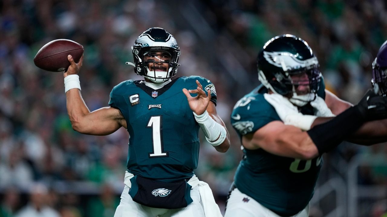 Eagles run wild in win over Vikings, improve to 2-0