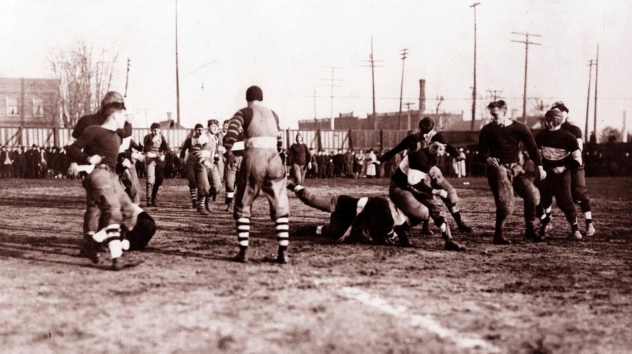 Football - NFL in Year:1925