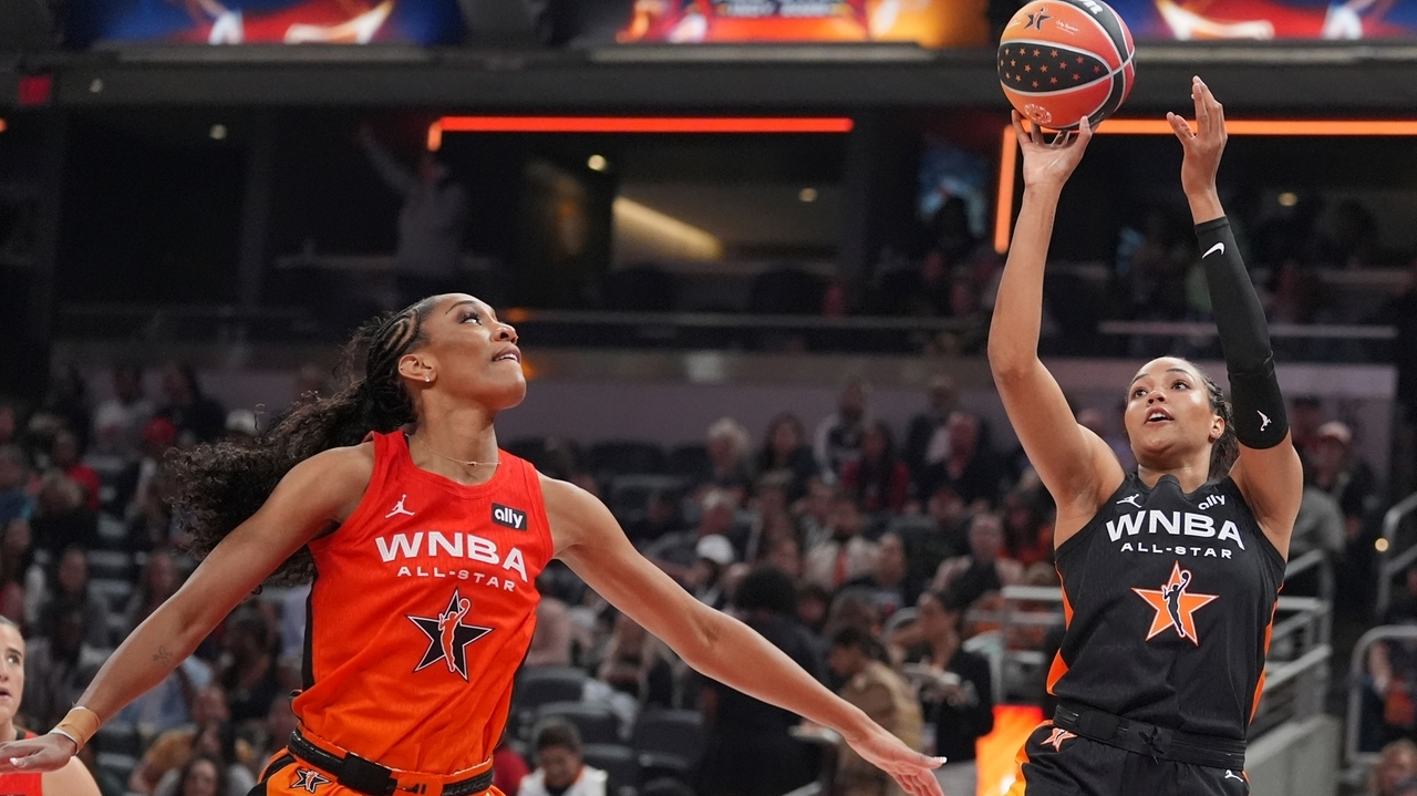 Napheesa Collier's record-breaking performance leads her team to ...