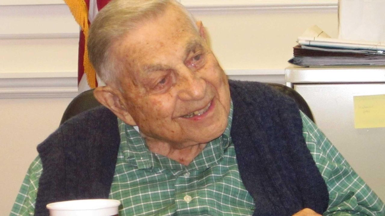 Lawrence Kaplan, World War II vet, dies at 98 Newsday