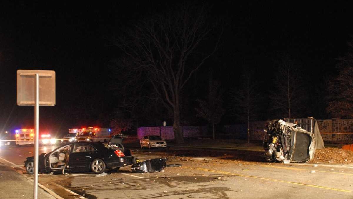 Accident shuts Jericho Turnpike in Syosset Newsday