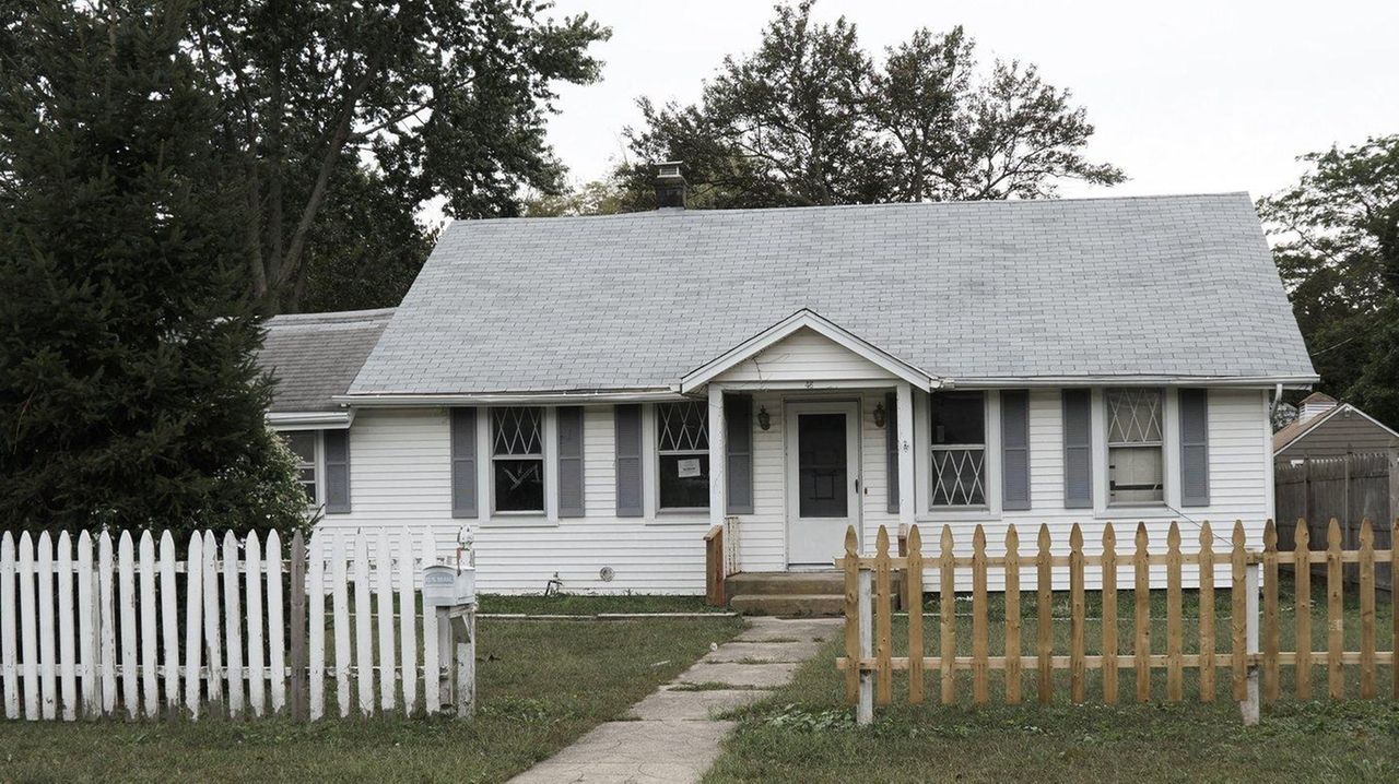 Babylon Village Creates Registry To Maintain Zombie Homes - Newsday