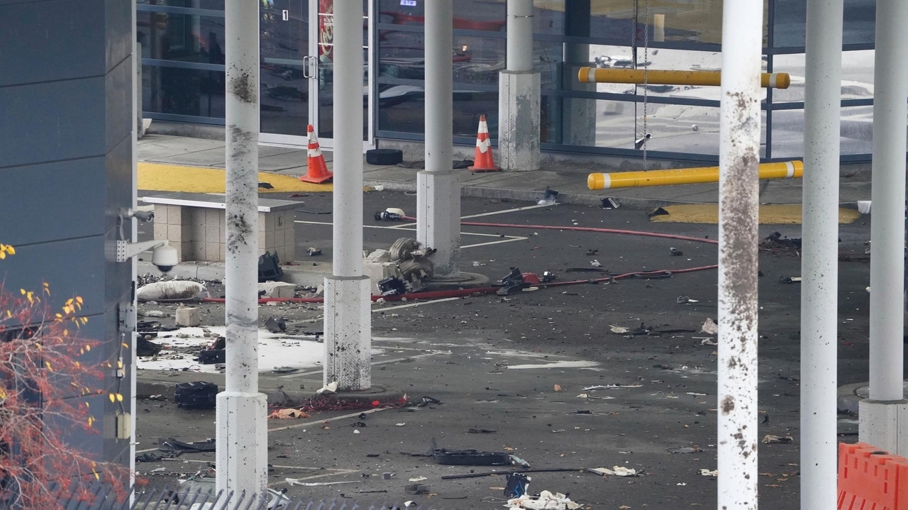 2 dead after vehicle explodes at Rainbow Bridge border crossing in Niagara Falls, official says - Vimarsana News