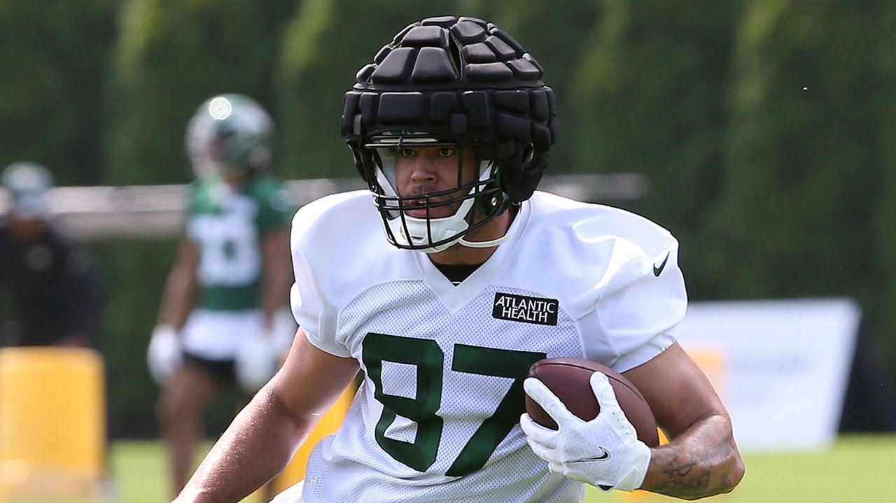 Notebook  Jets HC Robert Saleh Assesses the Guardian Helmet