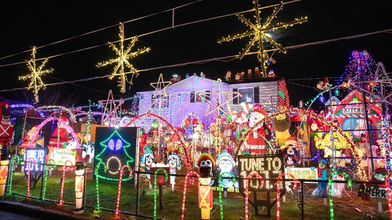 Newsday Holiday Lights Homes that will brighten up your nights Newsday