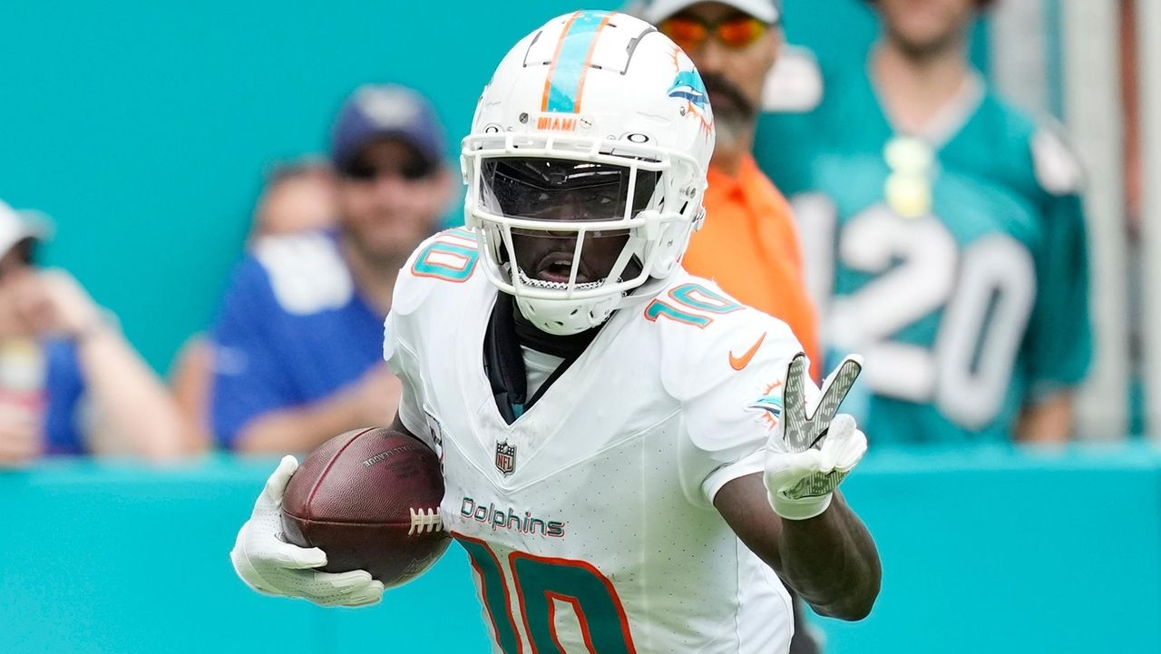 Dolphins' Tyreek Hill, Jaylen Waddle given huge injury updates for