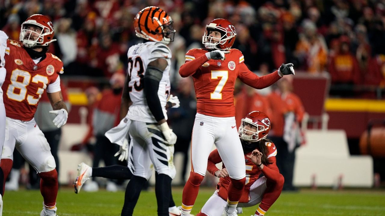 Harrison Butker hits 6 field goals, kicks Chiefs to AFC West title with ...