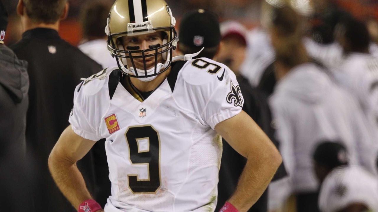 Brees shines as Saints hand Texans first loss