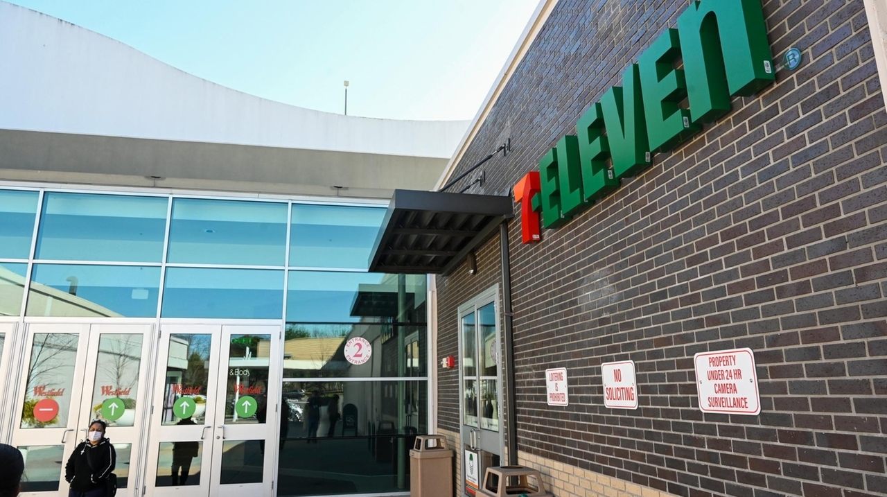7-Eleven opens first Long Island mall store as coffee competition grows ...