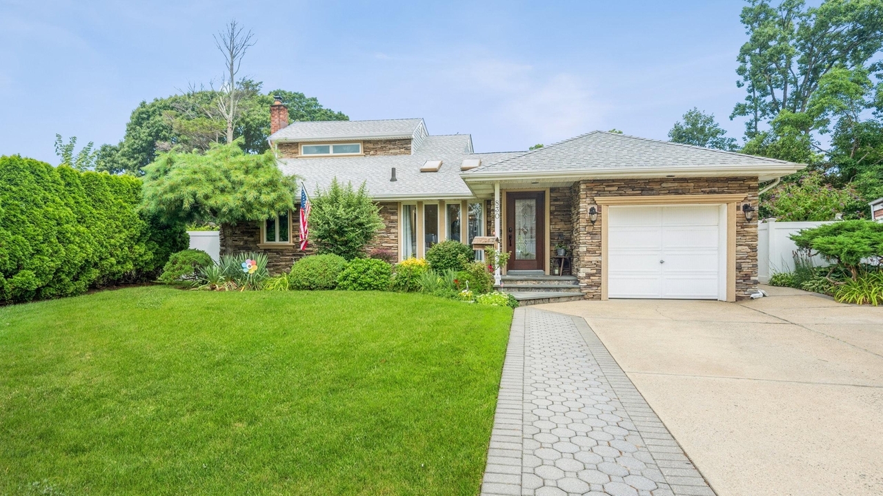 Multilevel expanded ranch in Franklin Square asks $1.088M - Newsday