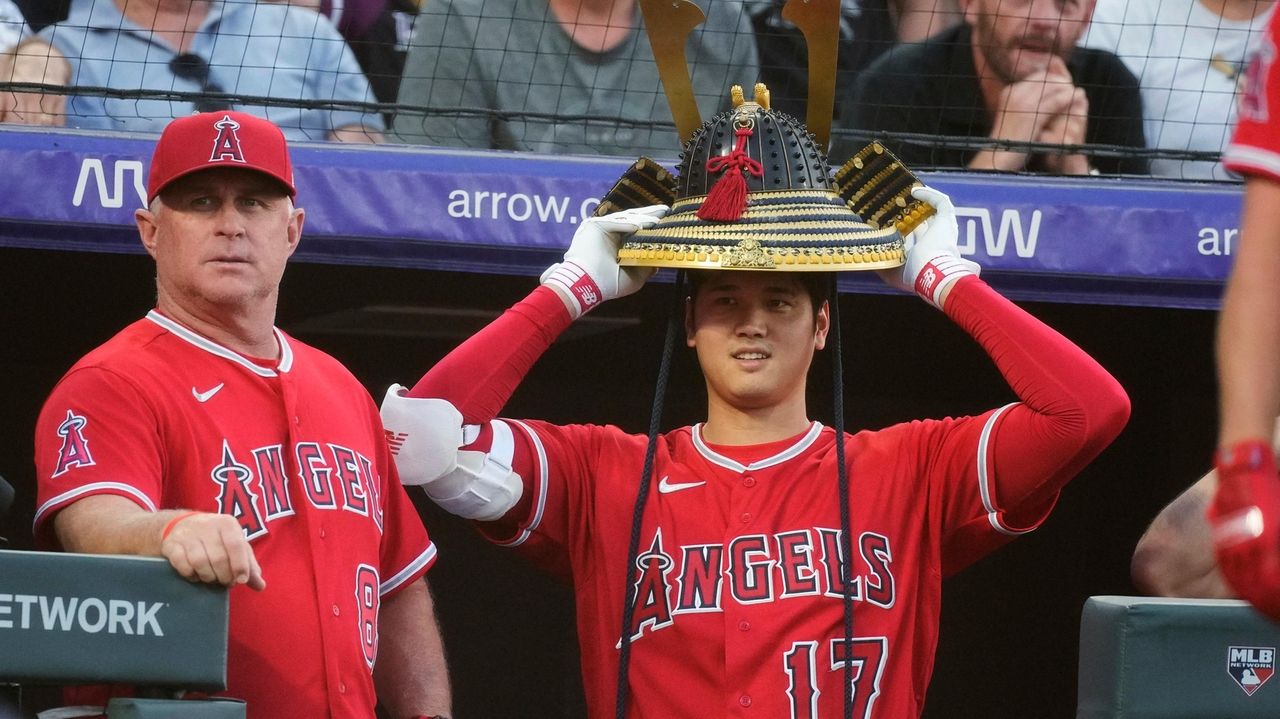 Mike Trout day to day after taking pitch off hand in Angels' win - Los  Angeles Times