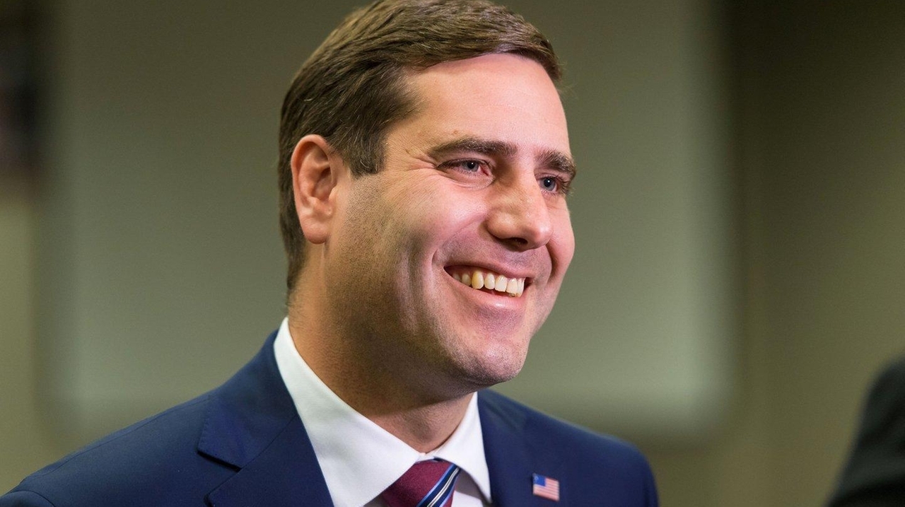 Suffolk District Attorney Timothy Sini to hold fundraiser Tuesday - Newsday