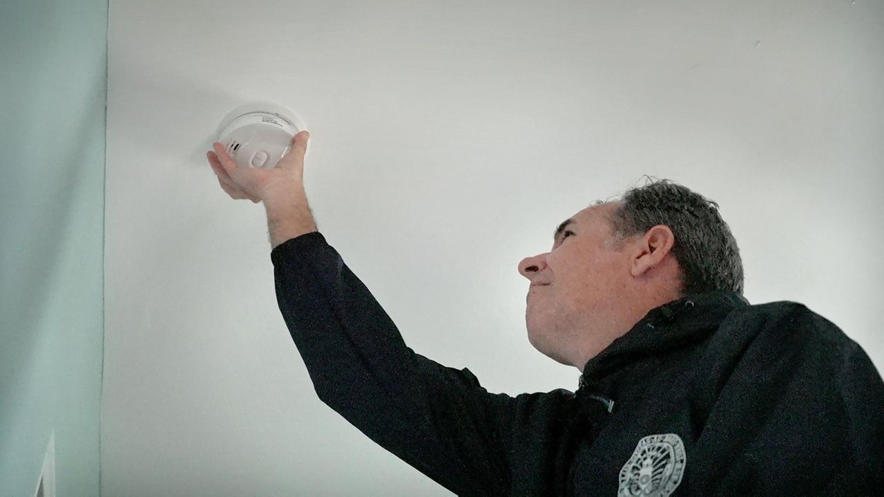 Long Beach partners with Red Cross to install free smoke detectors for ...