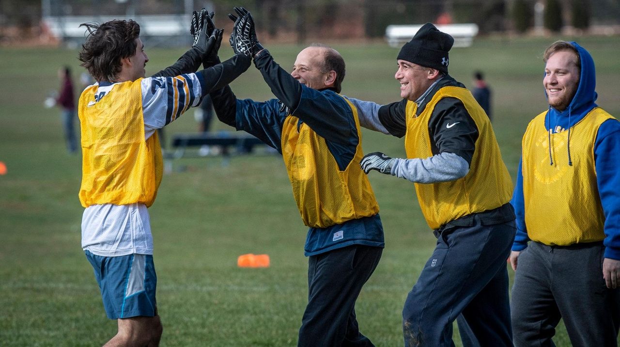 jericho-high-grads-reunite-for-40th-annual-thanksgiving-football-game-newsday