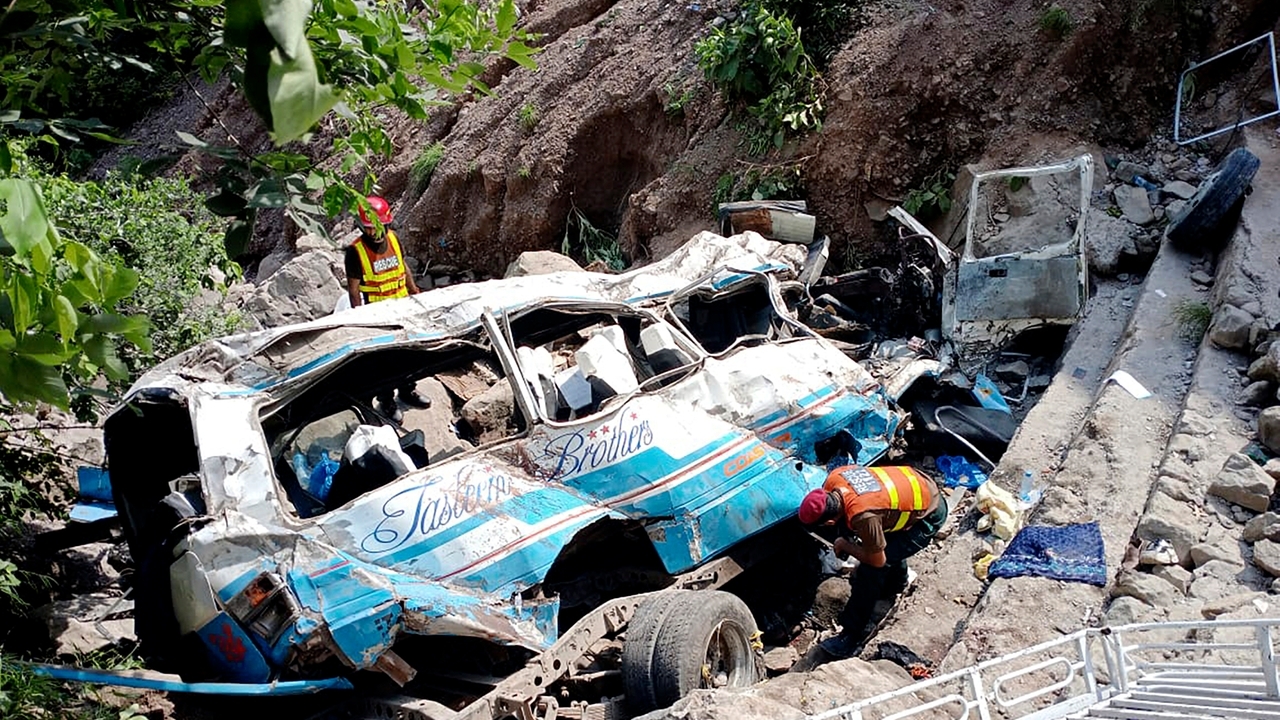 巴基斯坦官员称，两起巴士撞车事故造成至少36人死亡