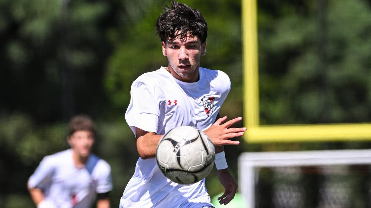Glen Cove stays unbeaten behind Hector Santiago's two goals