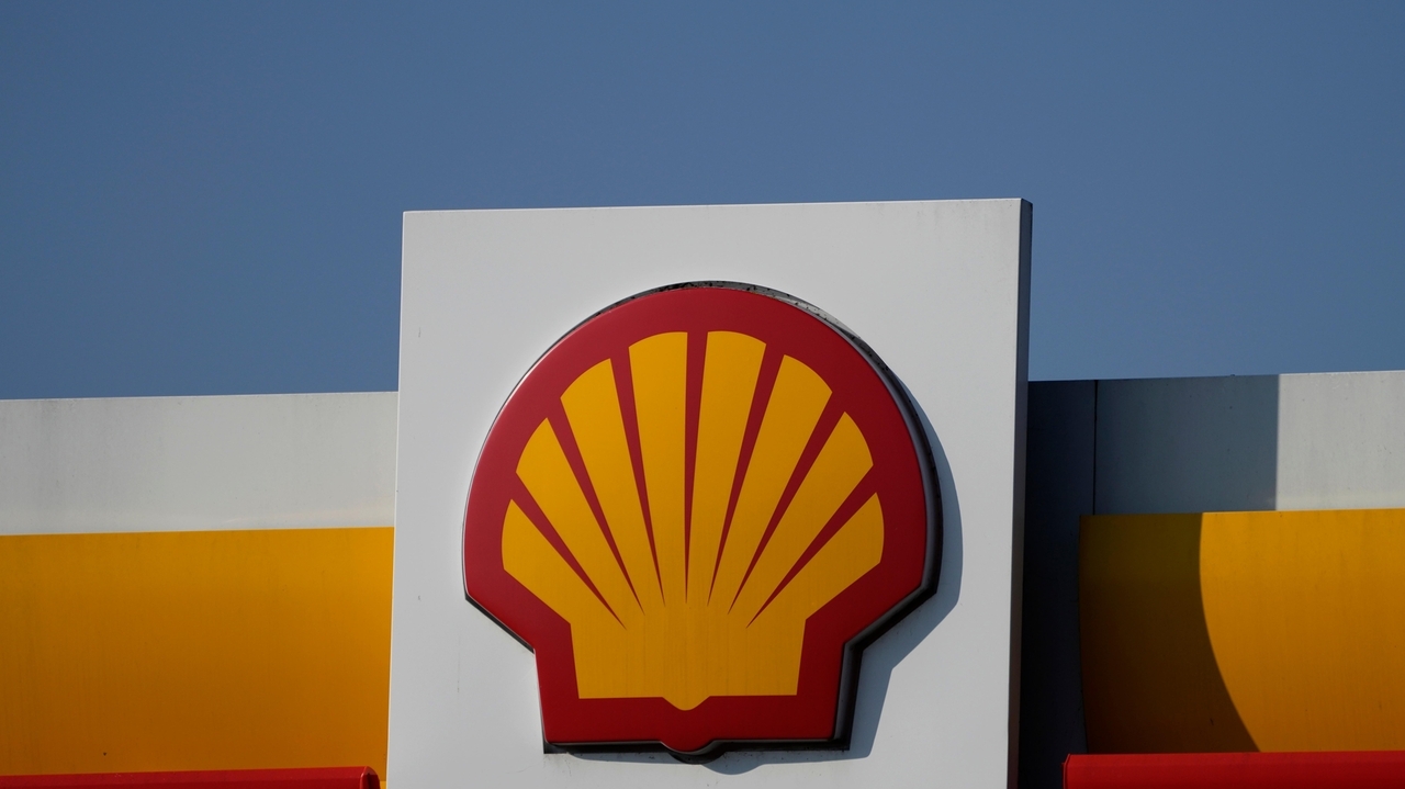 Shell's clean energy advertising campaign is misleading, UK watchdog ...