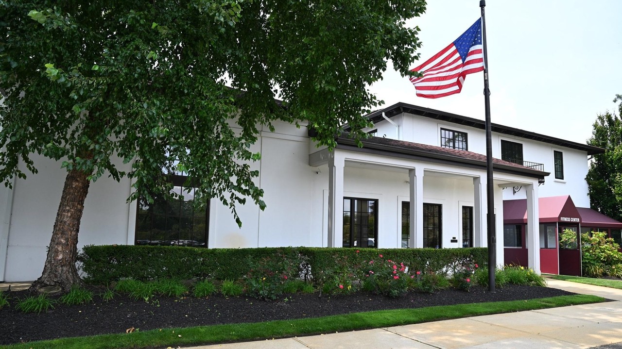 Report: Most of New York State's highest paid government employees work on LI