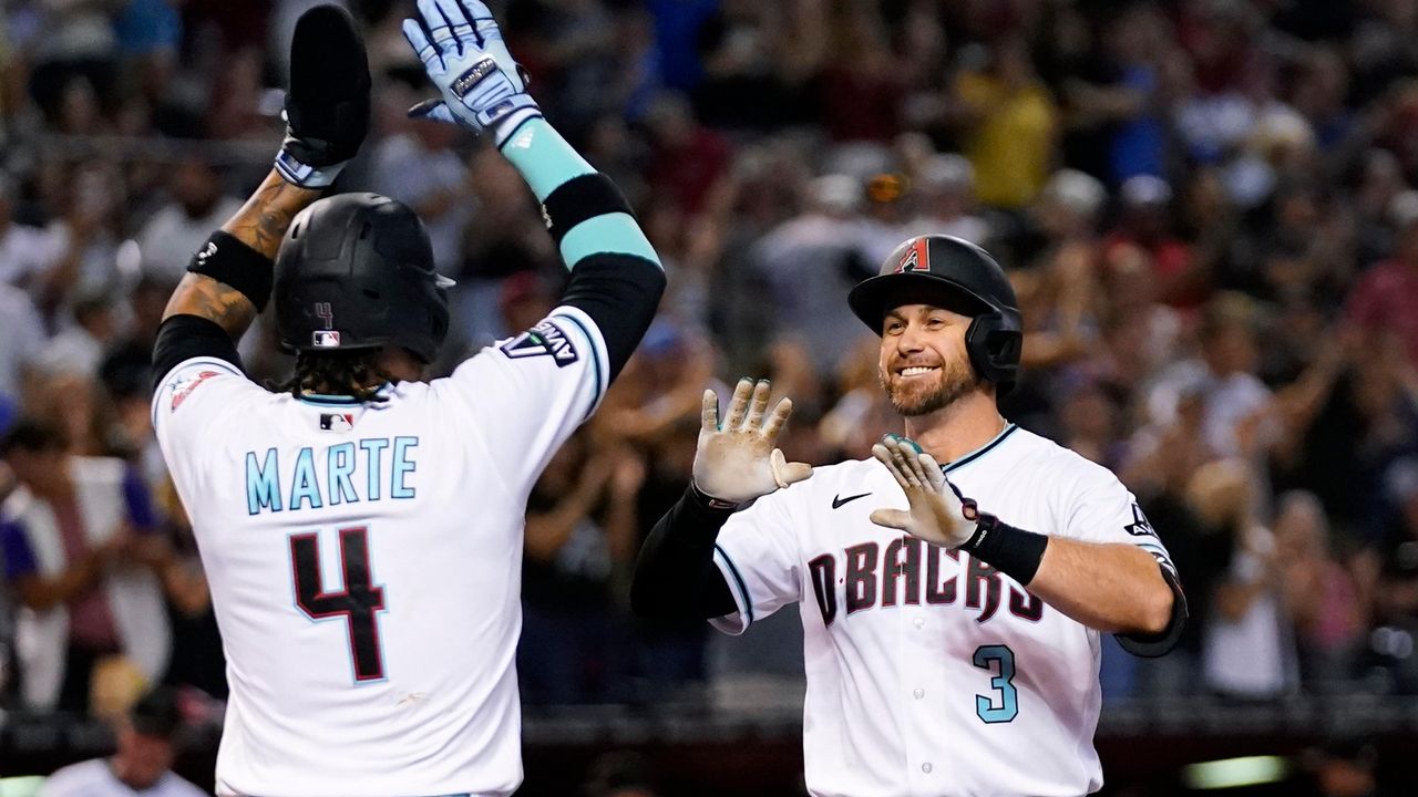 Diamondbacks withstand Realmuto hitting for the cycle to beat Phillies 9-8  –