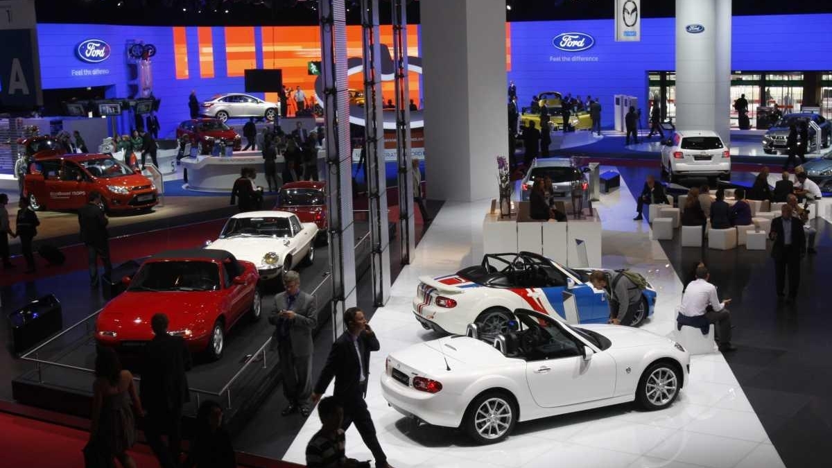 Paris Auto Show debuts new electrics, super cars - Newsday