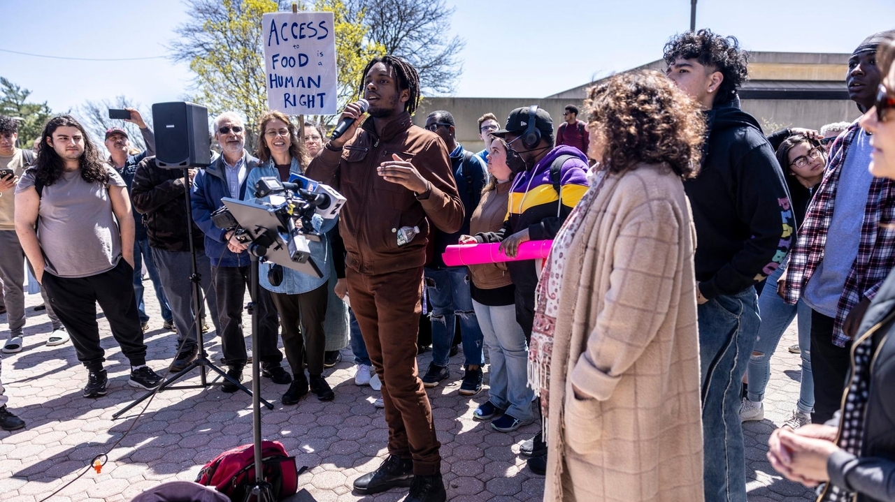 Nassau Community College students, faculty protest closure of school's food service - Vimarsana News