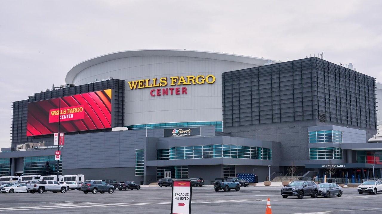 Wells Fargo Center (arena for 76ers and Flyers) photo 2