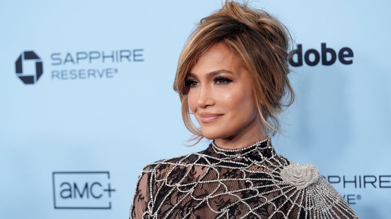 Bill Condon, Jennifer Lopez unveil musical 'Kiss of the Spider Woman