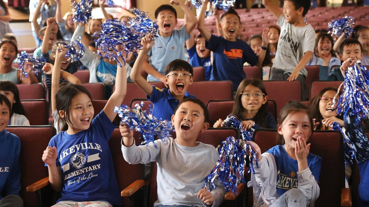 Two Long Island elementary schools honored as national Blue Ribbon winners