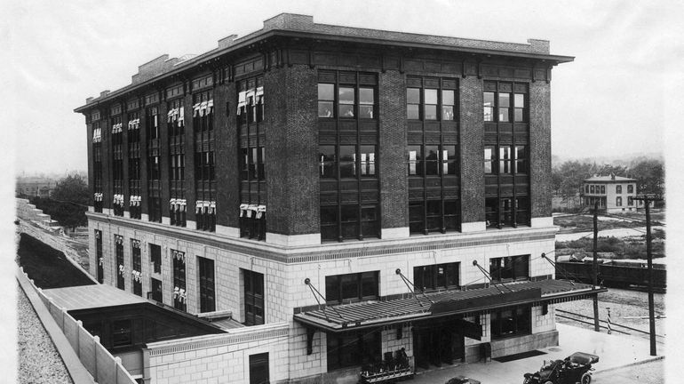 A 1918 photo of Jamaica Station in Queens.