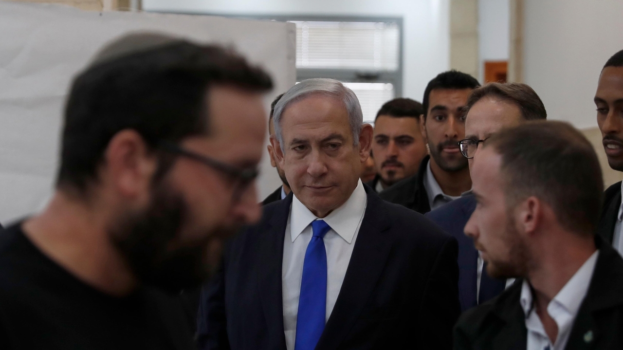 Hollywood mogul acknowledges gifts to Netanyahu may have been 'excessive' in 2nd day of testimony - Vimarsana News
