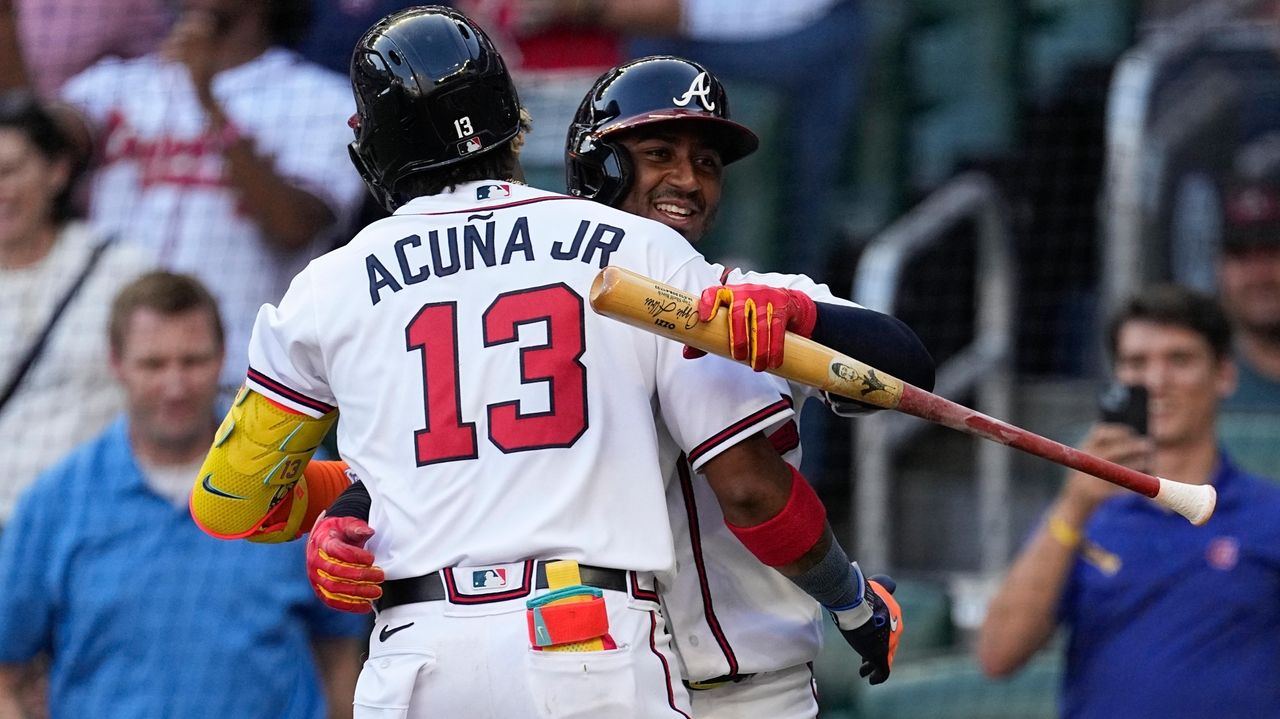 Ozzie Albies' solo home run, 04/15/2022