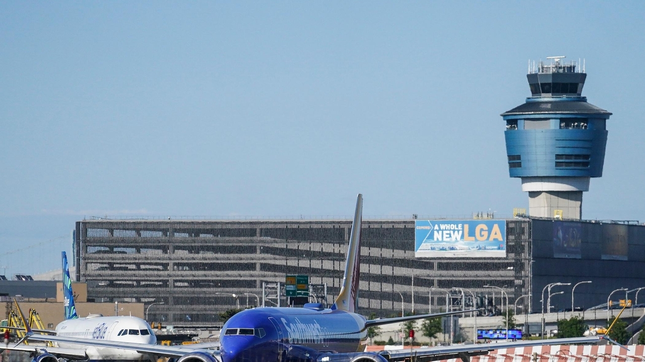 Air traffic control calamity disrupting hundreds of US flights ...