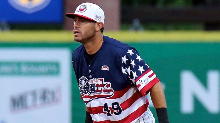 Ducks second baseman Ian Kinsler keeps an eye on the...