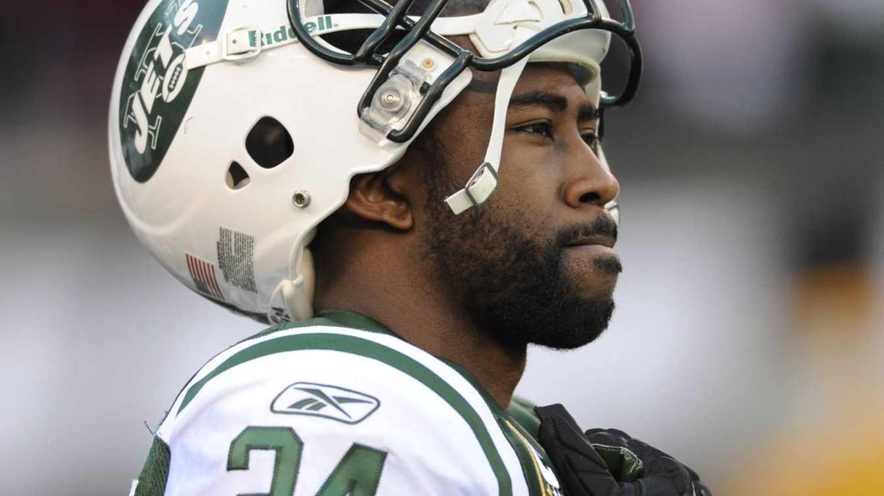 Darrelle Revis trade: Bucs send two picks to Jets, sign Revis to