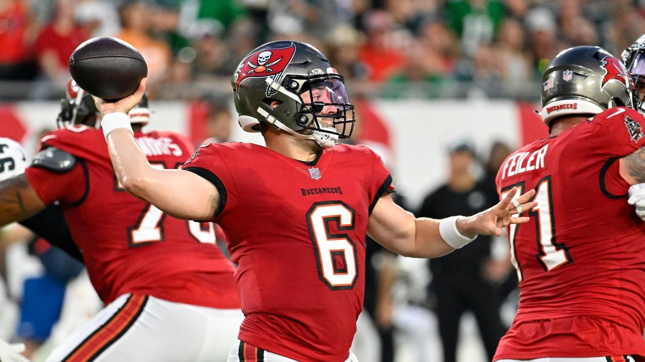 Bucs-Bears Game Thursday Night Will Feature a First in NFL History With  Unique QB Matchup