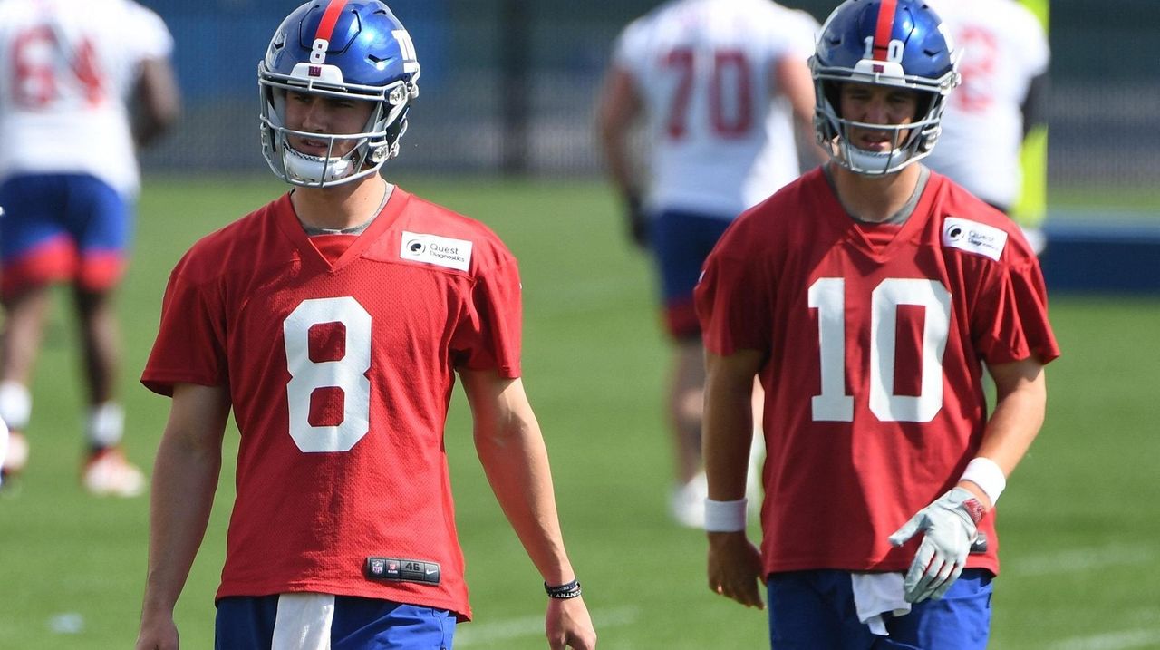 Eli Manning and Daniel Jones take the field together for the first time ...