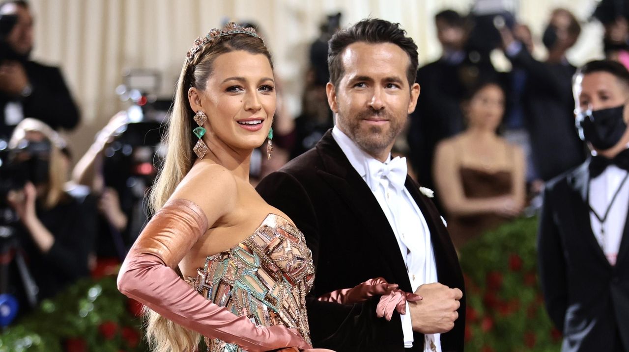 Pregnant Blake Lively, Ryan Reynolds Are 'Hoping for a Boy