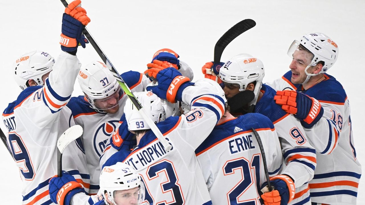 Bouchard helps the Oilers beat the Canadiens 21 for a franchiserecord