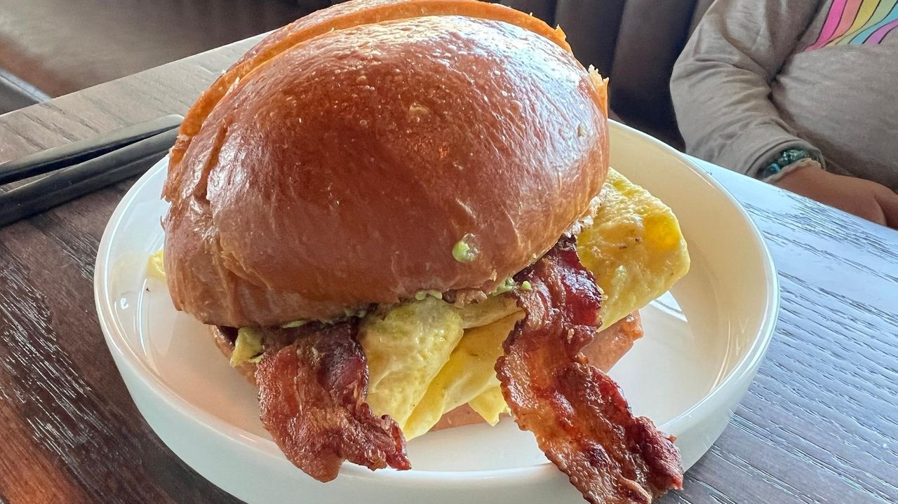 Brunch chain opens in Massapequa Park