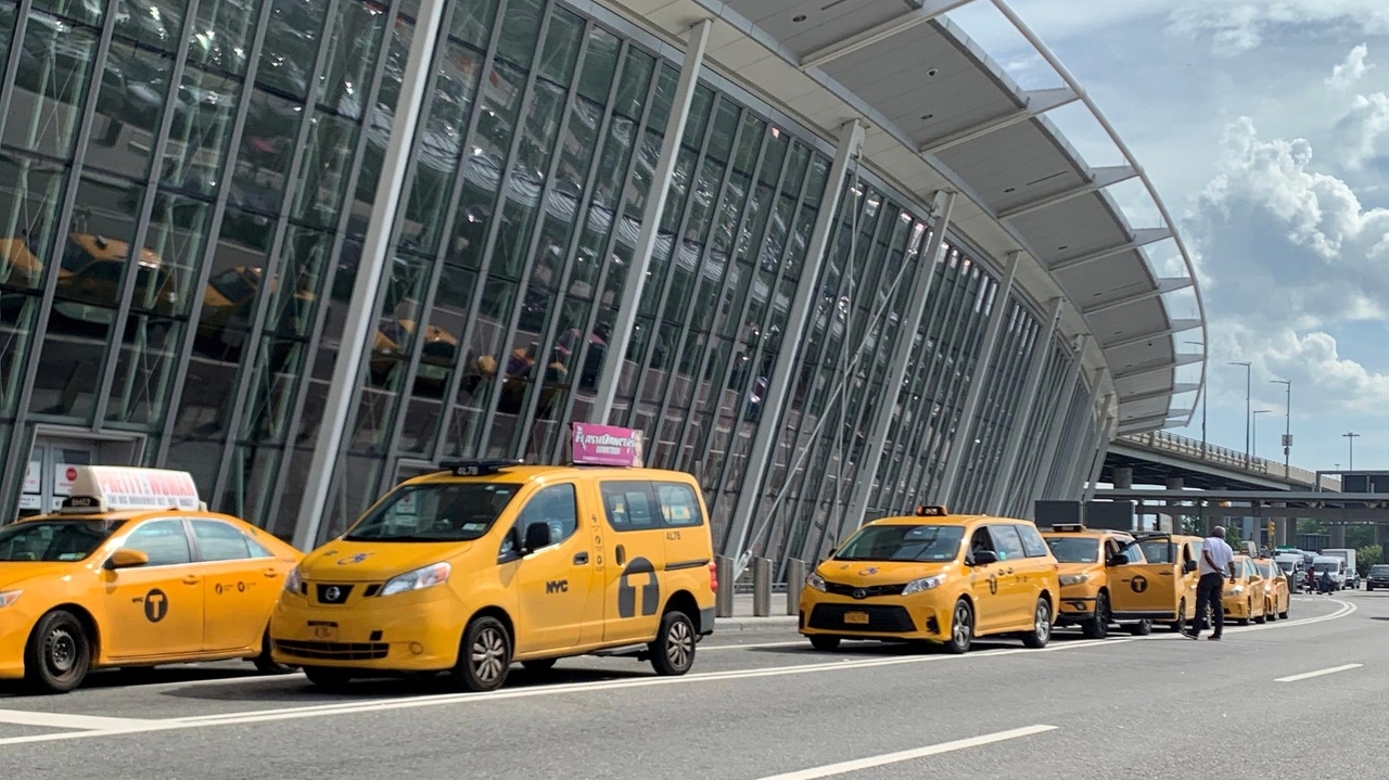Port Authority vows crackdown on ride 'hustling' at Kennedy Airport