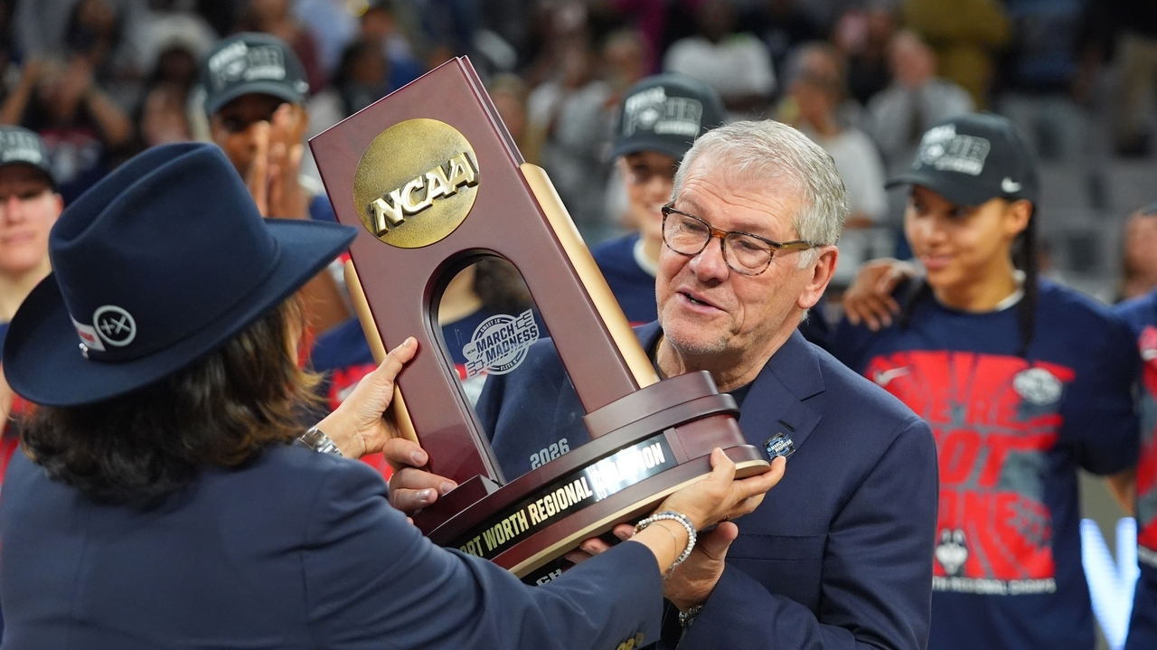 Geno Auriemma taking an undefeated UConn team to Final Four for 9th time