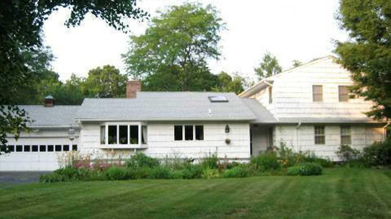 Guide to buying in the village of Muttontown Newsday