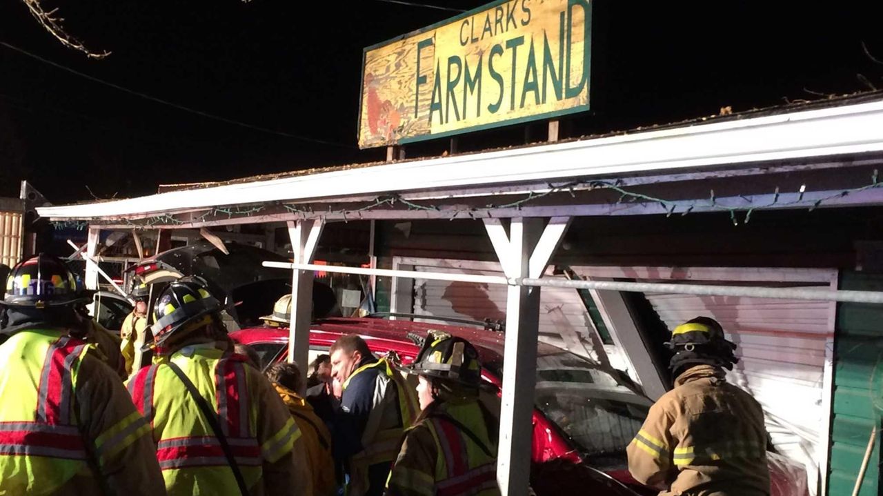 Cops Driver seriously hurt in Oakdale crash Newsday