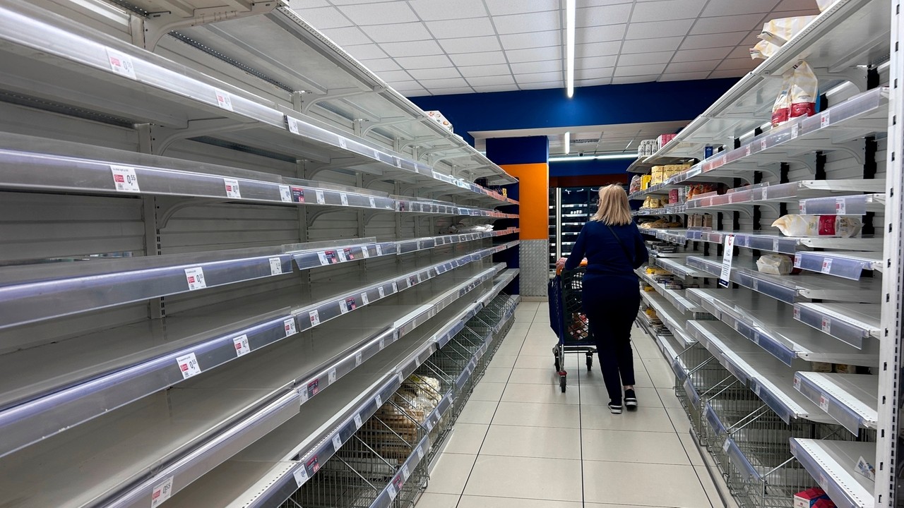 Trucker protest leaves supermarket shelves and gas pumps empty in ...
